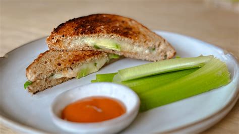 How much fat is in buffalo grilled cheese - calories, carbs, nutrition