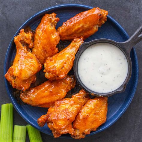 How much fat is in buffalo style chicken wings - calories, carbs, nutrition