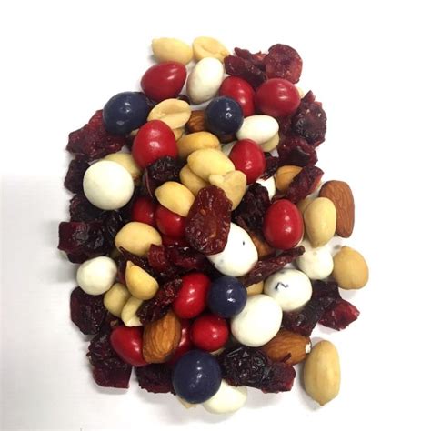 How much fat is in bulk snack california trail mix 1 oz - calories, carbs, nutrition