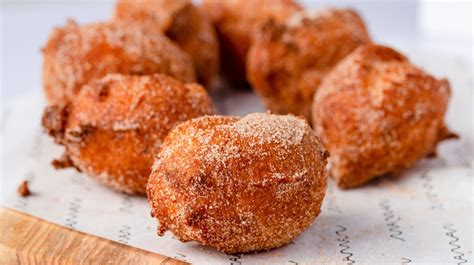 How much fat is in bunuelos - calories, carbs, nutrition