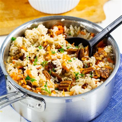 How much fat is in burgundy chicken and mushrooms with pecan-brown rice pilaf and orange-glazed carrots - calories, carbs, nutrition