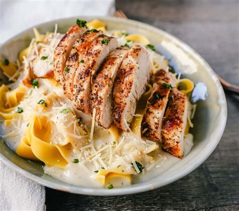 How much fat is in butter chicken fettuccini - calories, carbs, nutrition