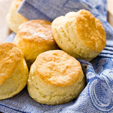 How much fat is in buttermilk biscuits & sausage gravy (22593.3) - calories, carbs, nutrition