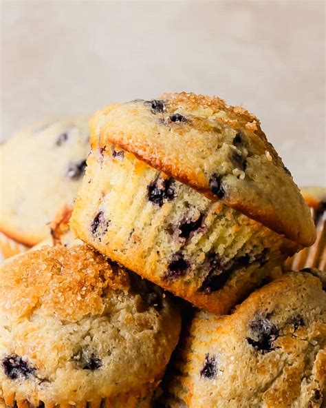 How much fat is in buttermilk blueberry muffin - calories, carbs, nutrition
