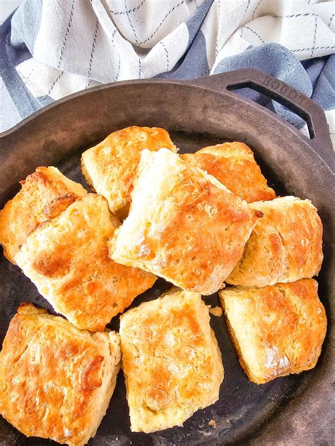 How much fat is in buttermilk pan biscuits - calories, carbs, nutrition