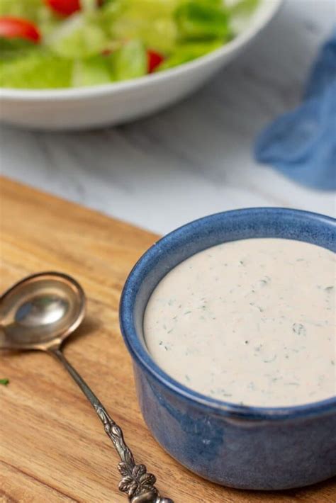 How much fat is in buttermilk ranch dressing - calories, carbs, nutrition