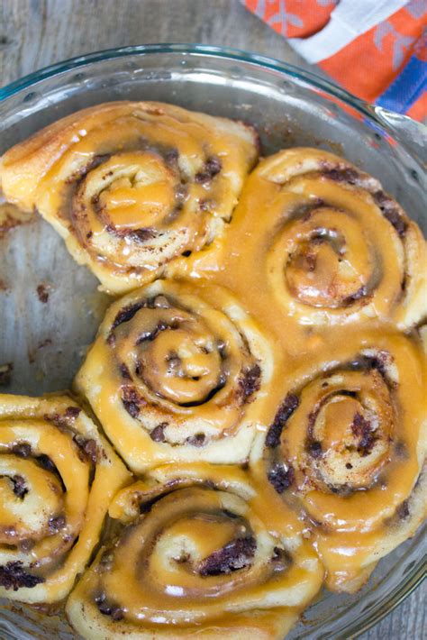 How much fat is in butterscotch cinnamon roll, with frosting - calories, carbs, nutrition