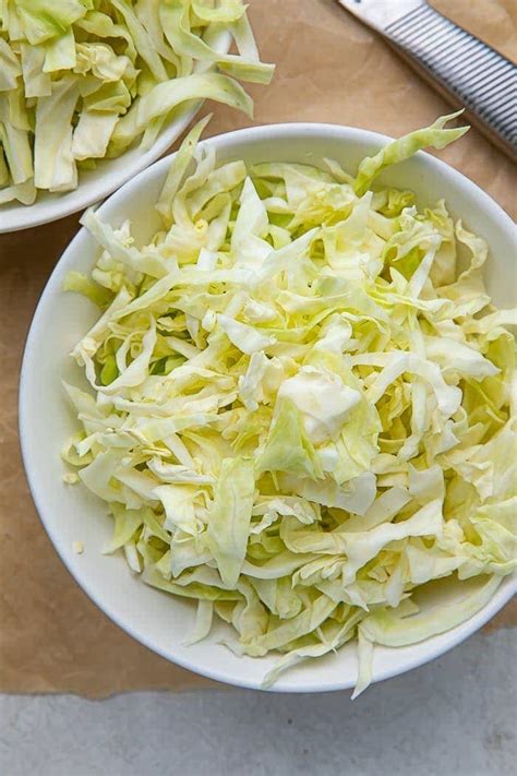 How much fat is in cabbage shredded & salmon salad - calories, carbs, nutrition