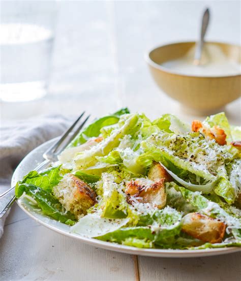 How much fat is in caesar salad with black pepper caesar dressing - calories, carbs, nutrition