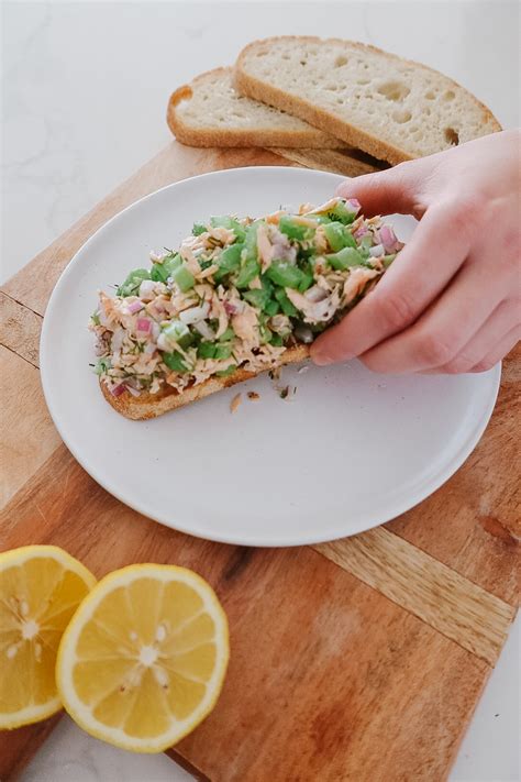 How much fat is in california salmon salad (12890.10) - calories, carbs, nutrition