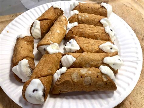 How much fat is in cannoli - calories, carbs, nutrition