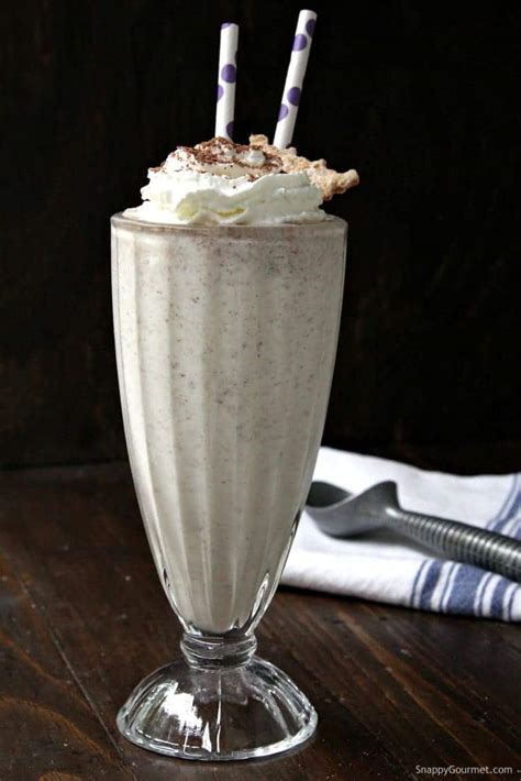 How much fat is in cannoli milkshake - calories, carbs, nutrition