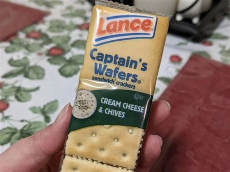 How much fat is in captain's wafers cream cheese & chives - calories, carbs, nutrition