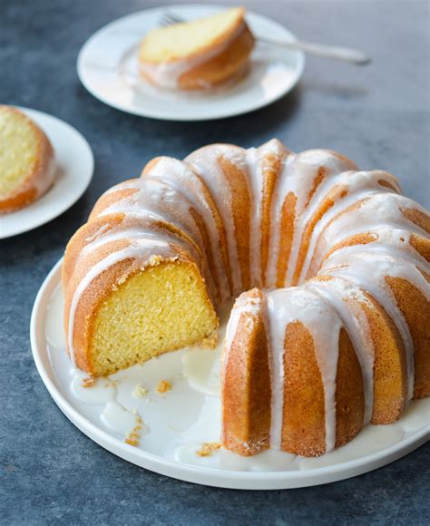 How much fat is in caramel lemon pound cake - calories, carbs, nutrition