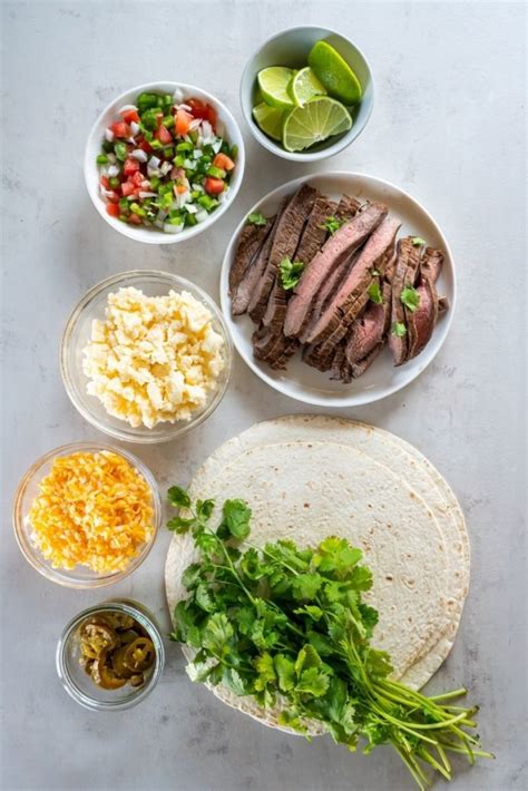 How much fat is in carne asada quesadilla - calories, carbs, nutrition