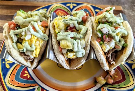 How much fat is in carnitas and egg taco (104897.0) - calories, carbs, nutrition