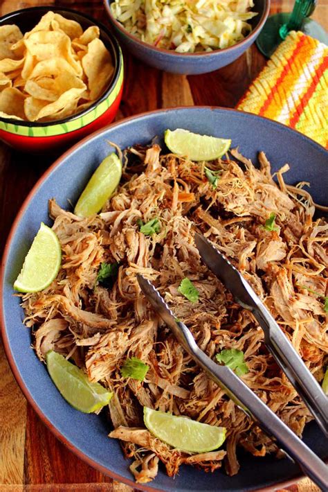 How much fat is in carnitas slaw - calories, carbs, nutrition