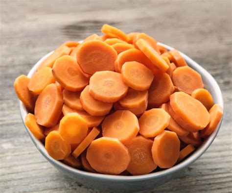 How much fat is in carrots steamed 4 oz - calories, carbs, nutrition