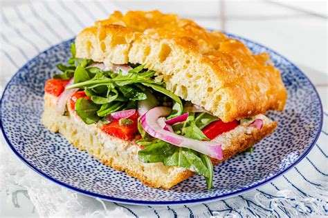 How much fat is in carved beef and mozzarella foccacia (36968.8) - calories, carbs, nutrition