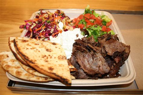 How much fat is in carved lamb gyro platter - calories, carbs, nutrition