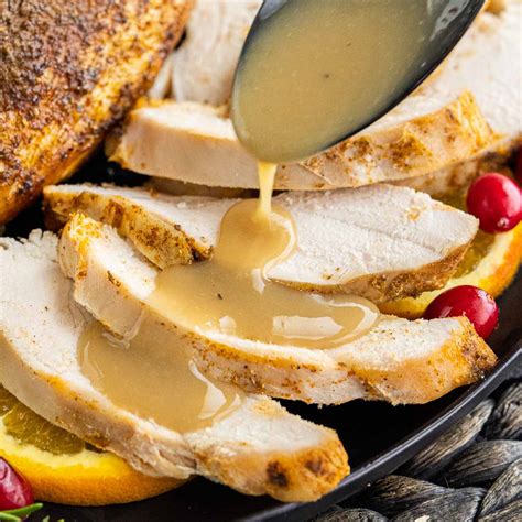 How much fat is in carved turkey breast dinner - calories, carbs, nutrition