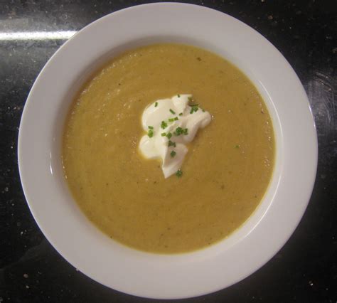 How much fat is in cauliflower and chive soup - calories, carbs, nutrition