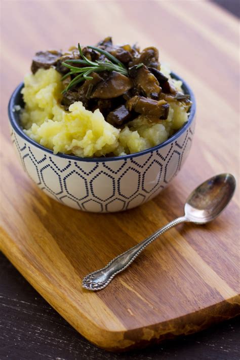 How much fat is in cauliflower mashed potatoes with mushroom gravy - calories, carbs, nutrition
