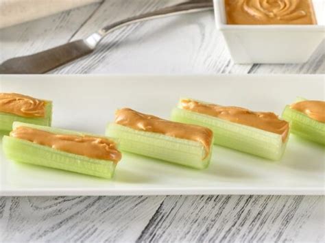 How much fat is in celery sticks with peanut butter-lg - calories, carbs, nutrition