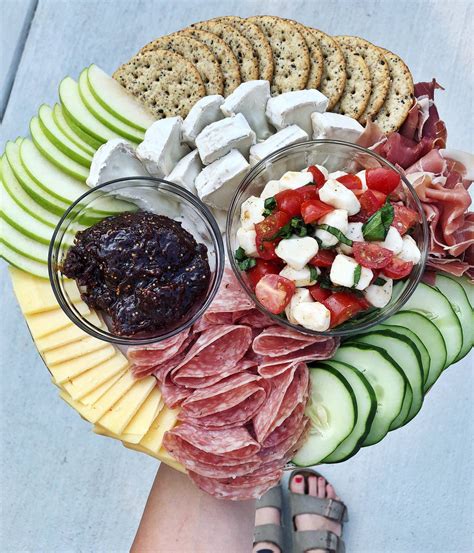 How much fat is in charcuterie plate - calories, carbs, nutrition