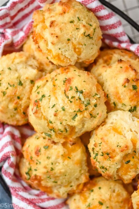 How much fat is in cheddar bay biscuits - calories, carbs, nutrition