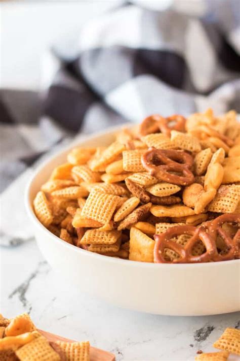 How much fat is in cheddar chex mix - calories, carbs, nutrition