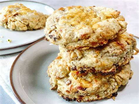 How much fat is in cheddar onion biscuits - calories, carbs, nutrition