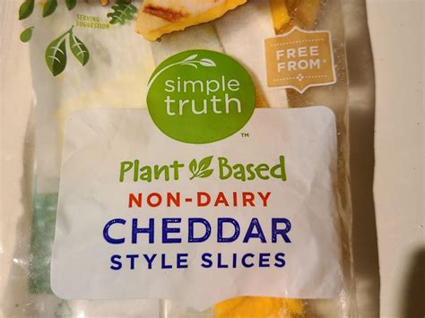 How much fat is in cheddar style shreds - calories, carbs, nutrition
