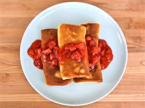 How much fat is in cheese blintzes with toppings - calories, carbs, nutrition