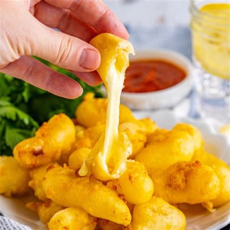 How much fat is in cheese curds - calories, carbs, nutrition