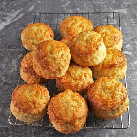 How much fat is in cheese scone - calories, carbs, nutrition