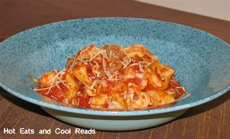 How much fat is in cheese tortellini with marinara steamed broccolini - calories, carbs, nutrition