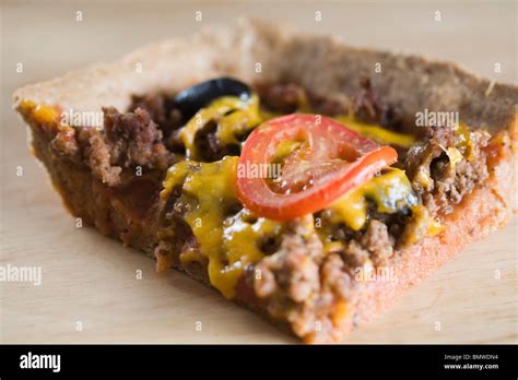 How much fat is in cheeseburger pizza wheat crust - calories, carbs, nutrition