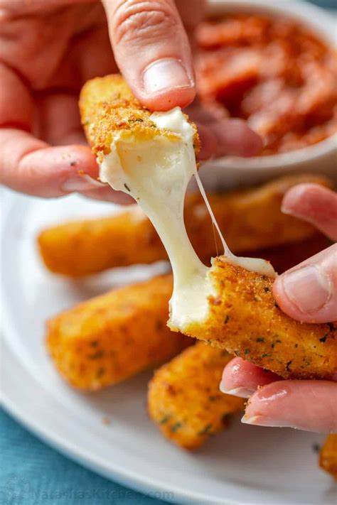 How much fat is in cheesesticks - calories, carbs, nutrition