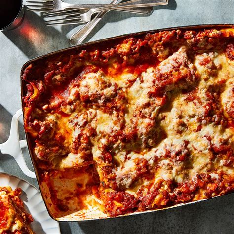 How much fat is in cheesy lasagna - calories, carbs, nutrition