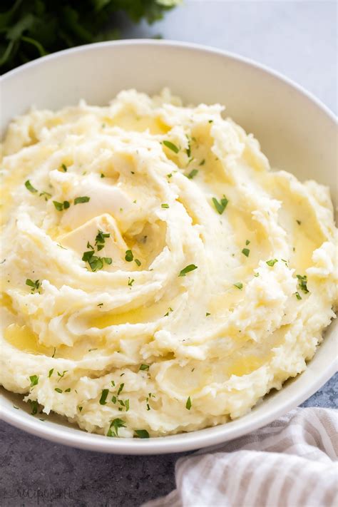 How much fat is in cheesy mashed potatoes & chicken - calories, carbs, nutrition