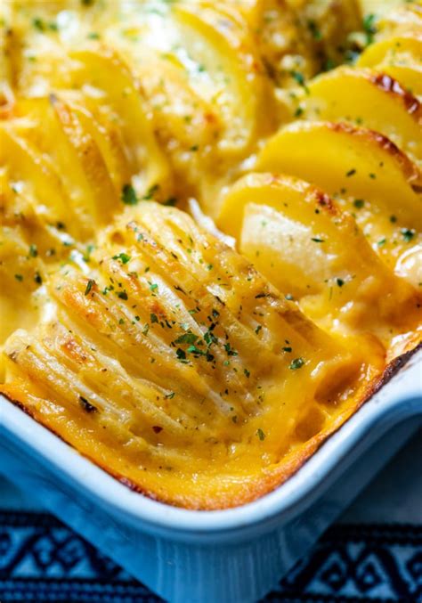 How much fat is in cheesy scalloped potatoes - calories, carbs, nutrition