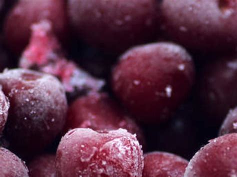 How much fat is in cherries, sweet, frozen, sweetened - calories, carbs, nutrition