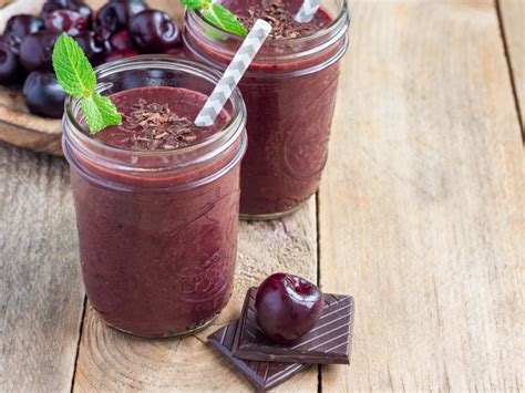 How much fat is in cherry chocolate shake - calories, carbs, nutrition
