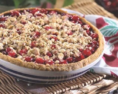 How much fat is in cherry crisp pie - calories, carbs, nutrition