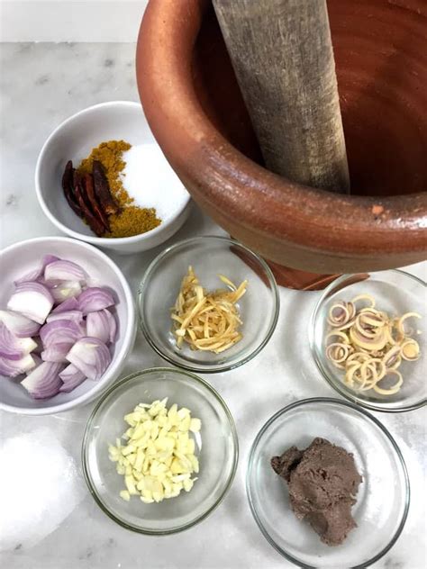 How much fat is in chiang mai paste - calories, carbs, nutrition