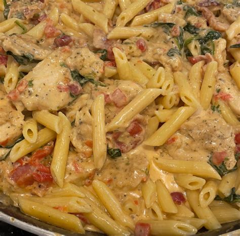 How much fat is in chicken, penne & chipotle alfredo sauce - calories, carbs, nutrition