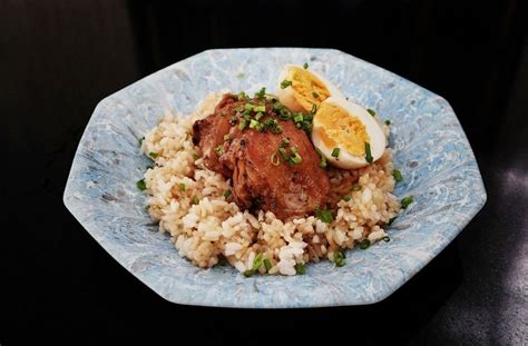 How much fat is in chicken adobo rice bowl - calories, carbs, nutrition