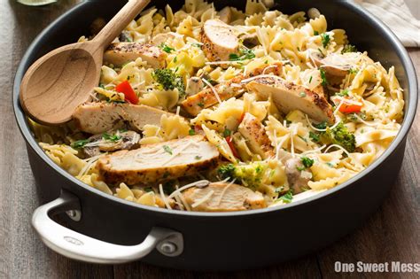 How much fat is in chicken alfredo primavera casserette - calories, carbs, nutrition