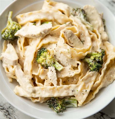How much fat is in chicken and broccoli pasta dijon - calories, carbs, nutrition